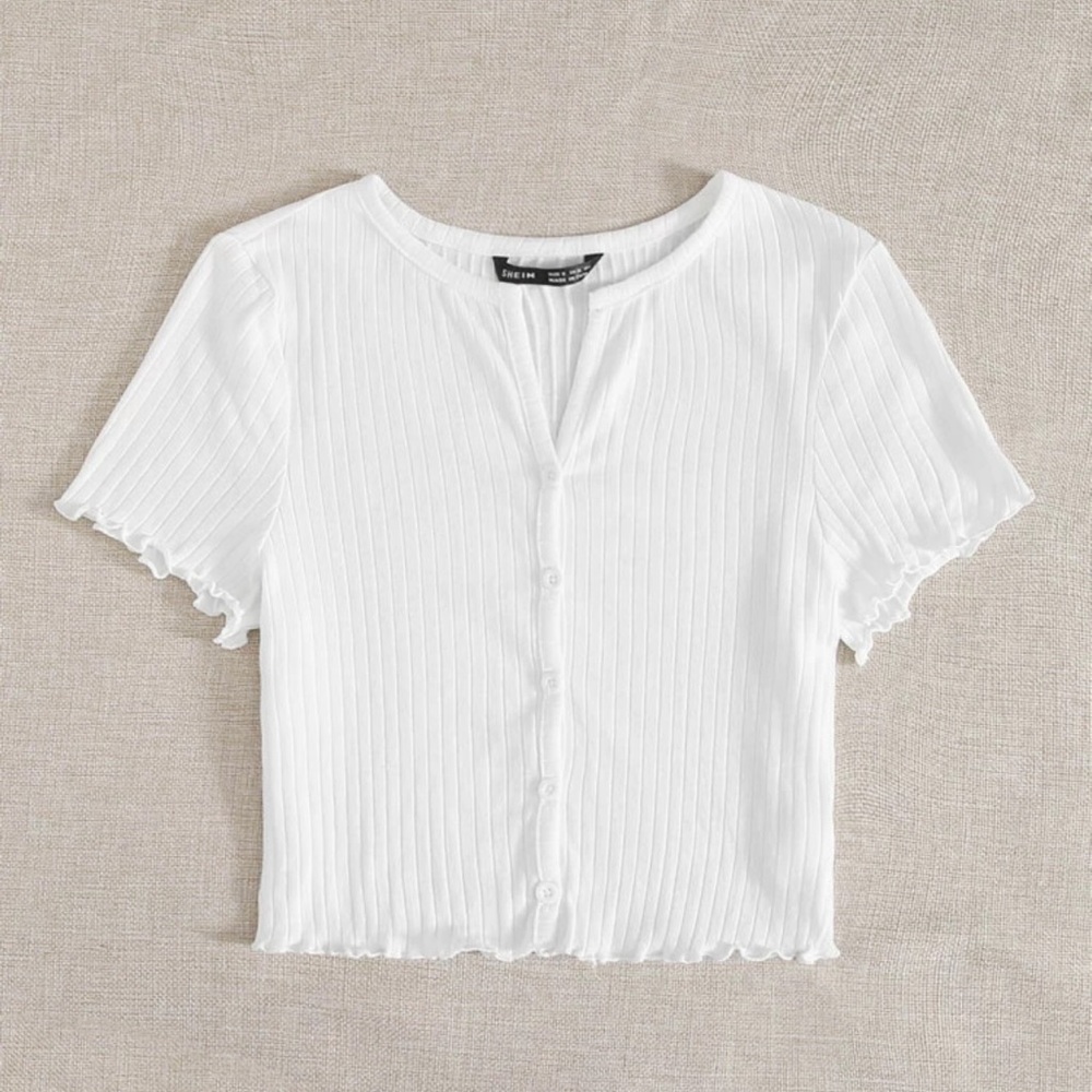 SHEIN Ribbed Buttoned Lettuce-Edge Top - Picture 4 of 4